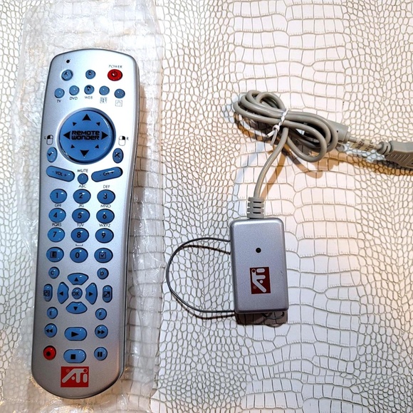 ATI Remote Wonder RF PC Multimedia Control Kit 151-V01122 With USB Receiver - Picture 5 of 9